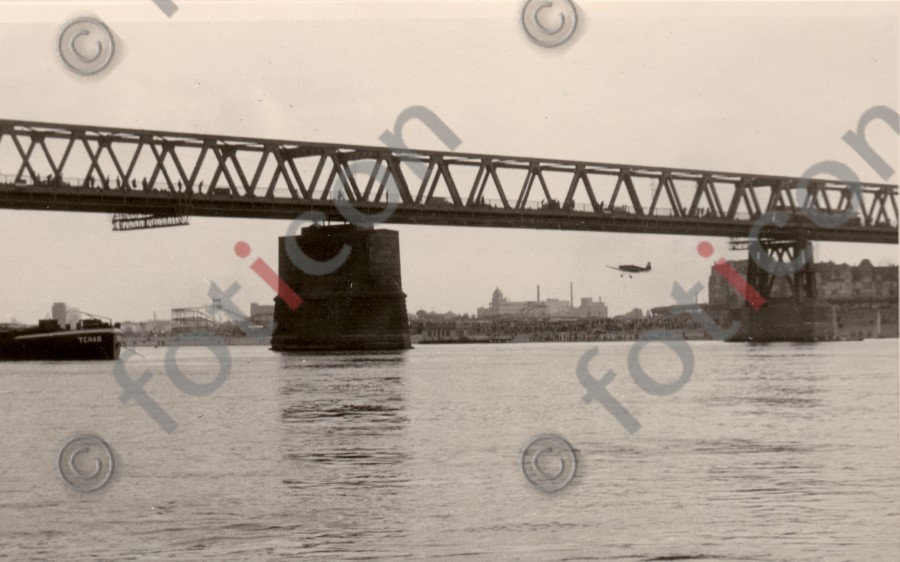 Oberkasseler Brücke - Foto foticon-duesseldorf-0066.jpg | foticon.de - Bilddatenbank für Motive aus Geschichte und Kultur